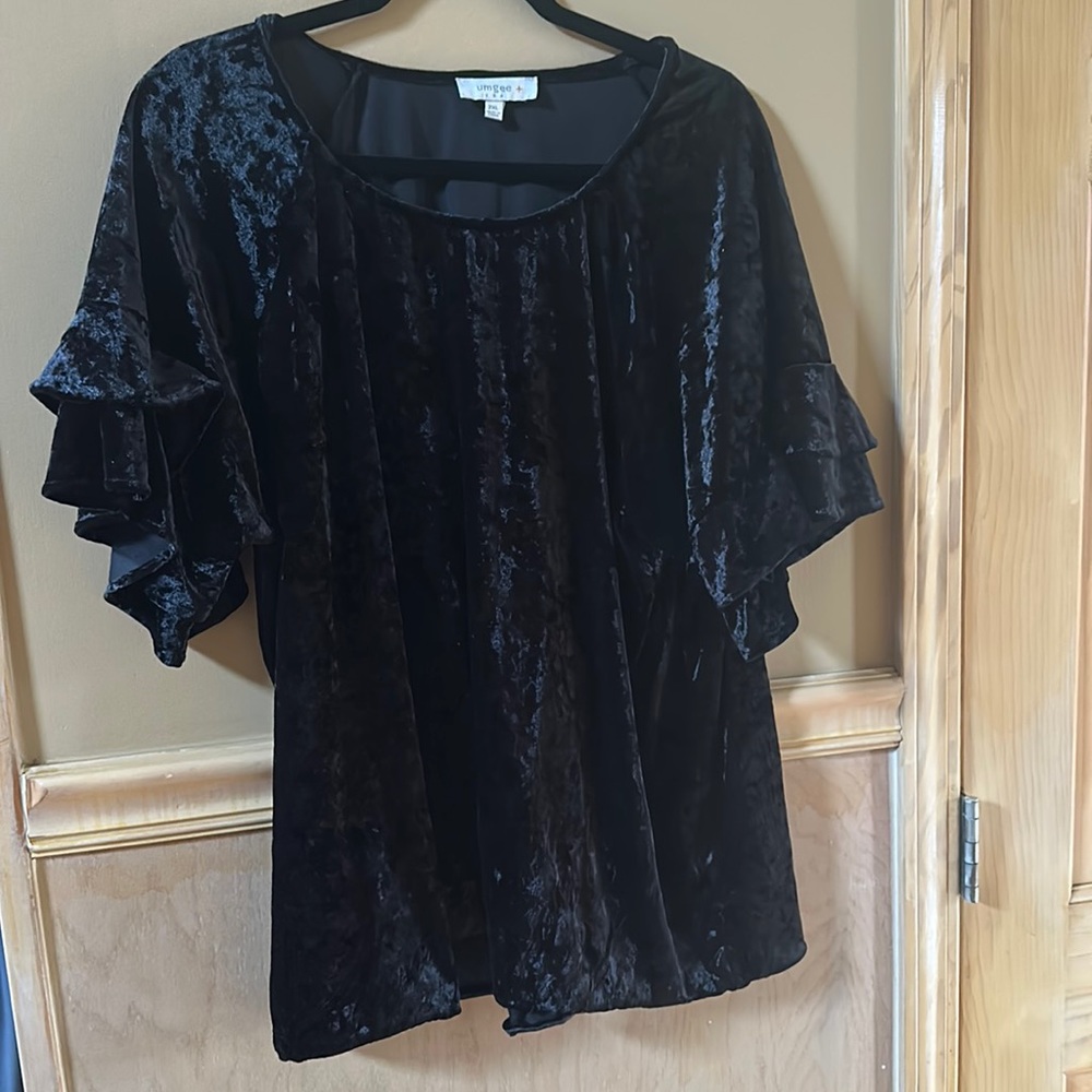Umgee XXL Black Velvet Ruffle Short Sleeve Top